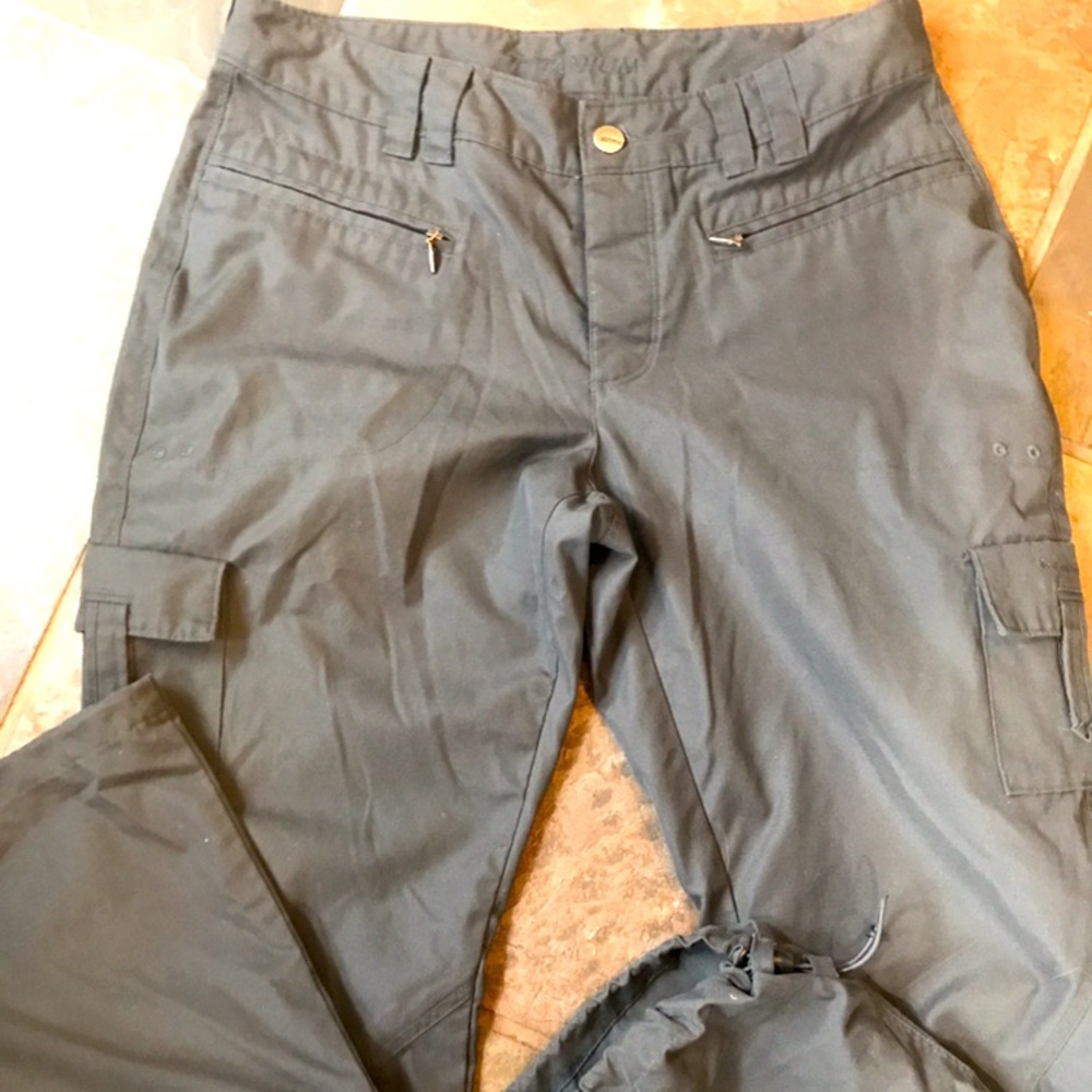 Columbia Titanium size 8 women’s outdoor walk hiking pants zip pockets 30”inseam